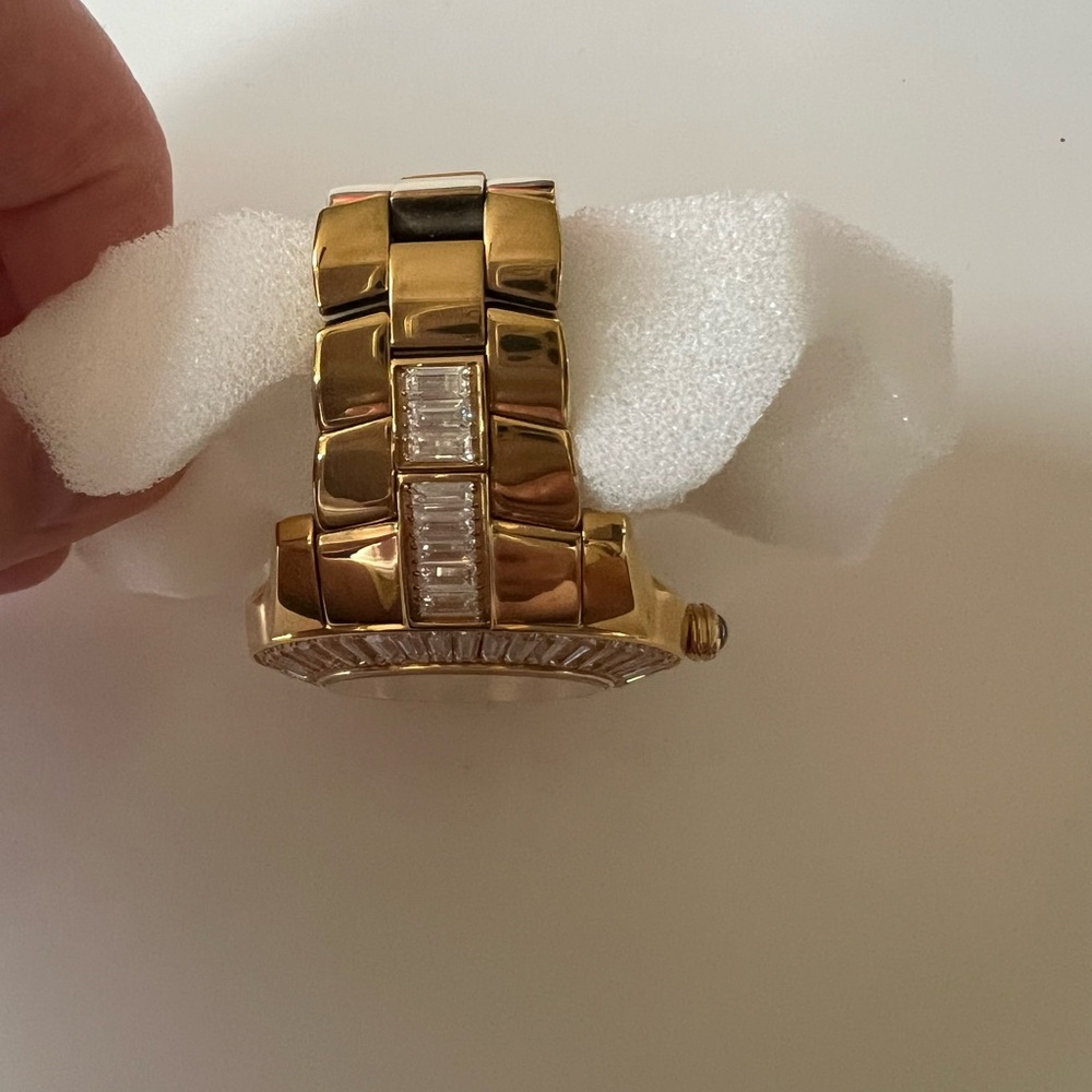 Roberto Cavalli Gold Crystal Watch - Picture 5 of 9